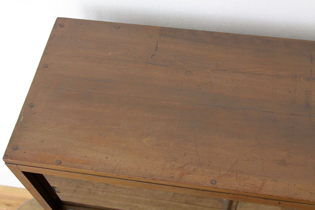 アンティーク家具　古い木のモールガラス入り本箱(ブックケース・収納棚)