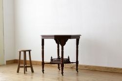 アンティーク家具　イギリスアンティーク　オクタゴンカフェテーブル(コーヒーテーブル)