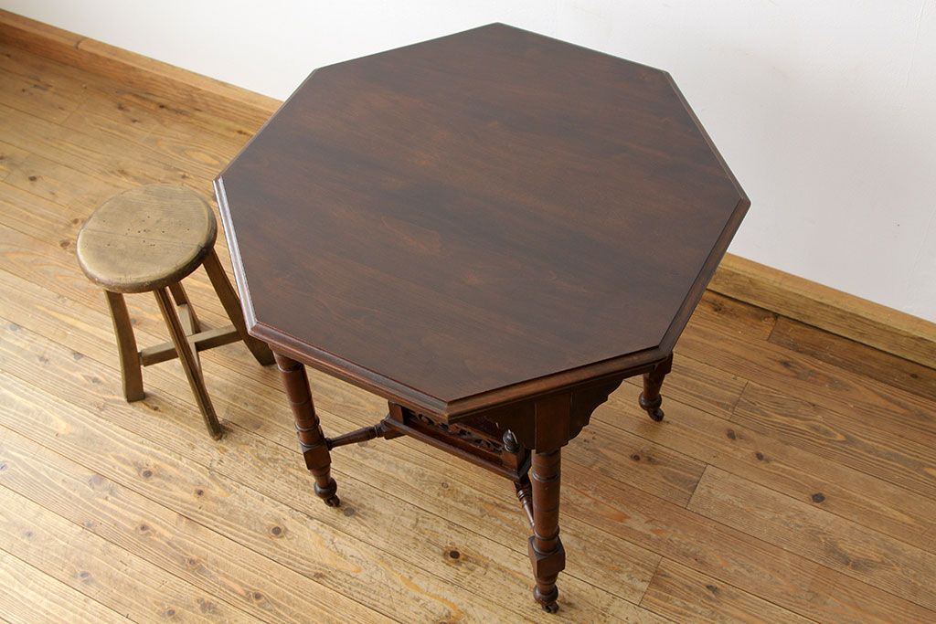 アンティーク家具　イギリスアンティーク　オクタゴンカフェテーブル(コーヒーテーブル)