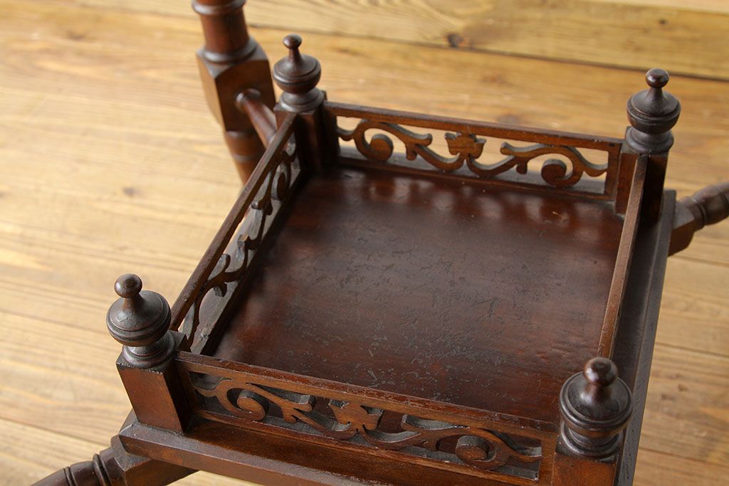 アンティーク家具　イギリスアンティーク　オクタゴンカフェテーブル(コーヒーテーブル)