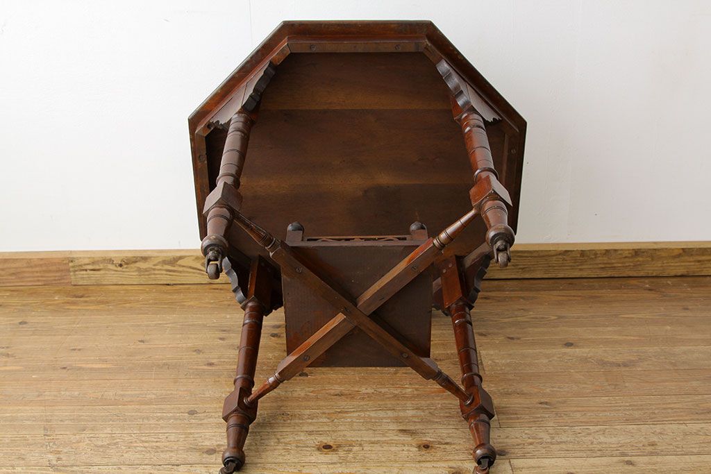 アンティーク家具　イギリスアンティーク　オクタゴンカフェテーブル(コーヒーテーブル)