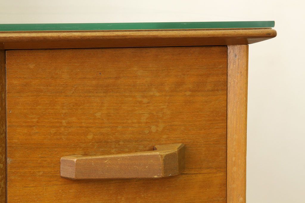 アンティーク家具 北欧1960年代ミッドセンチュリー ドレッサー アンティーク家具 北欧1960年代ミッドセンチュリー ドレッサー