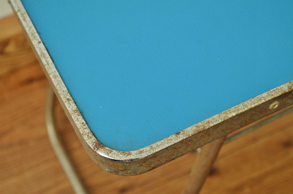 レトロ家具　昭和レトロ 鉄脚の折り畳みテーブル(鉄足、机、在宅ワーク、在宅用テーブル、作業台、デスク、アイアン)