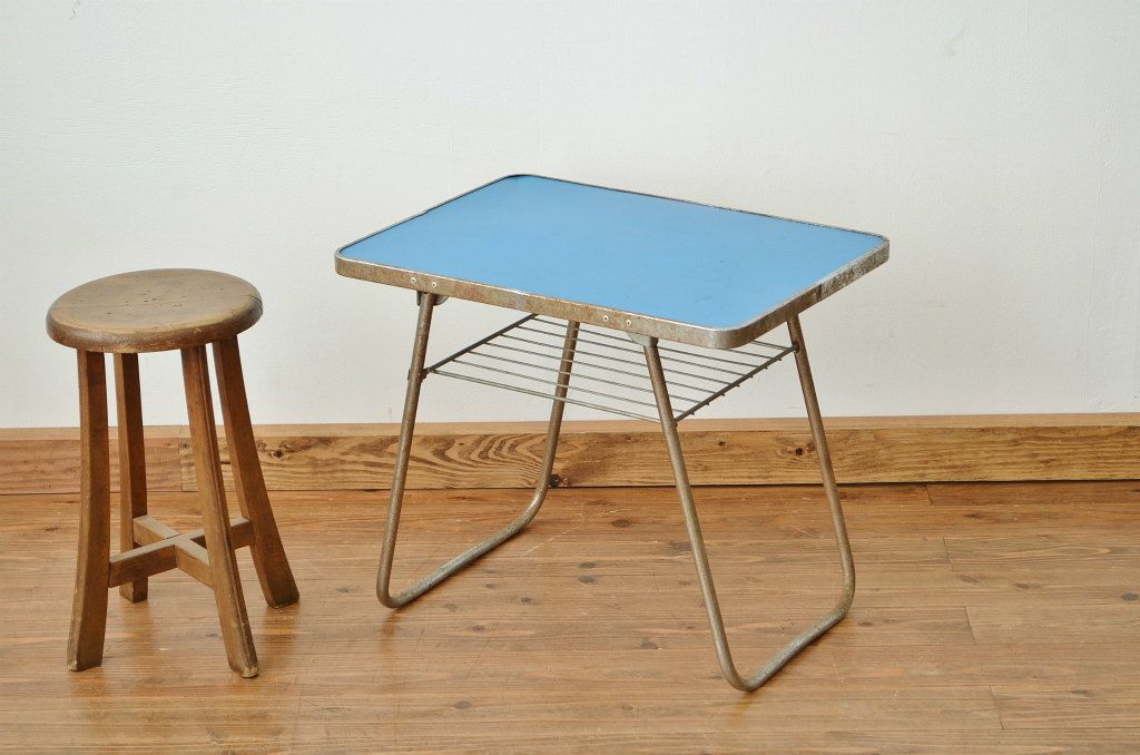 レトロ家具　昭和レトロ 鉄脚の折り畳みテーブル(鉄足、机、在宅ワーク、在宅用テーブル、作業台、デスク、アイアン)