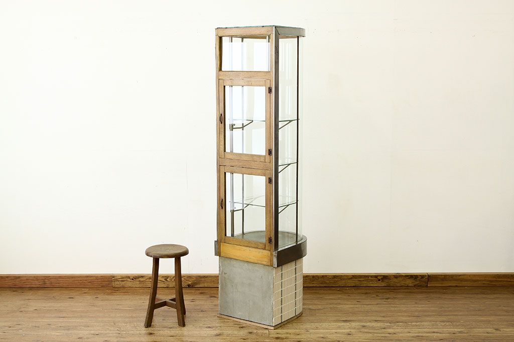 レトロ家具　昭和レトロ 珍品 縦型タイル貼りRガラスケース(ショーケース)