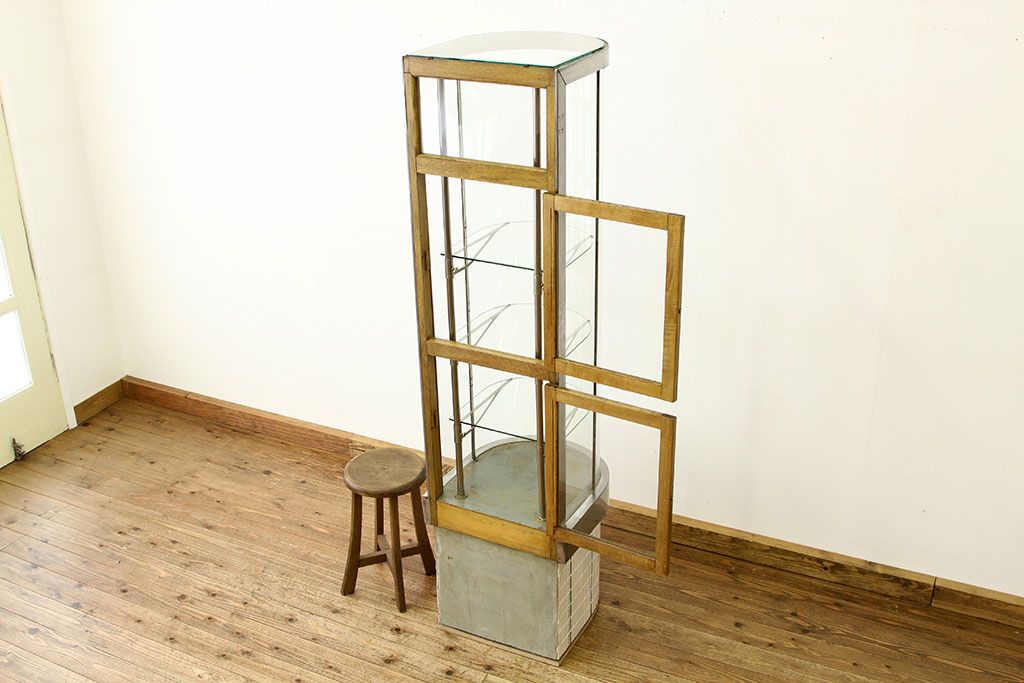 レトロ家具　昭和レトロ 珍品 縦型タイル貼りRガラスケース(ショーケース)