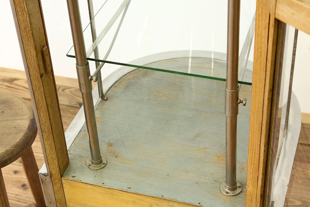 レトロ家具　昭和レトロ 珍品 縦型タイル貼りRガラスケース(ショーケース)
