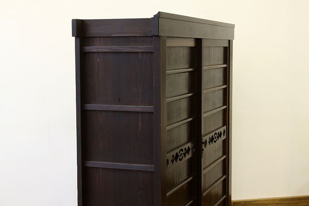 アンティーク家具　六尺　重厚な舞良引き戸の一間水屋箪笥(収納箪笥、下駄箱、食器棚、収納棚)