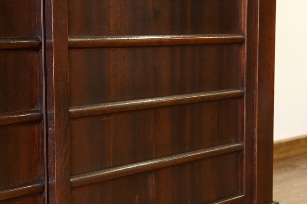 アンティーク家具　六尺　重厚な舞良引き戸の一間水屋箪笥(収納箪笥、下駄箱、食器棚、収納棚)