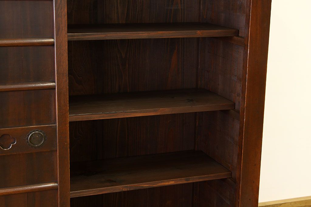 アンティーク家具　六尺　重厚な舞良引き戸の一間水屋箪笥(収納箪笥、下駄箱、食器棚、収納棚)