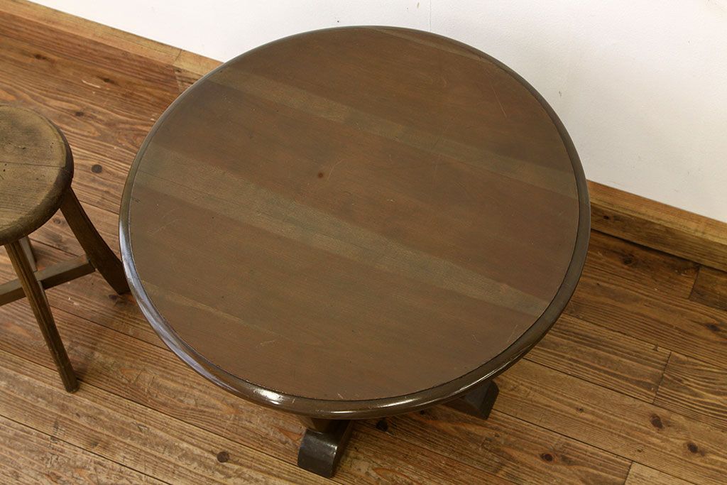アンティーク家具　アンティーク　素敵なデザインの丸カフェテーブル(コーヒーテーブル、サイドテーブル)