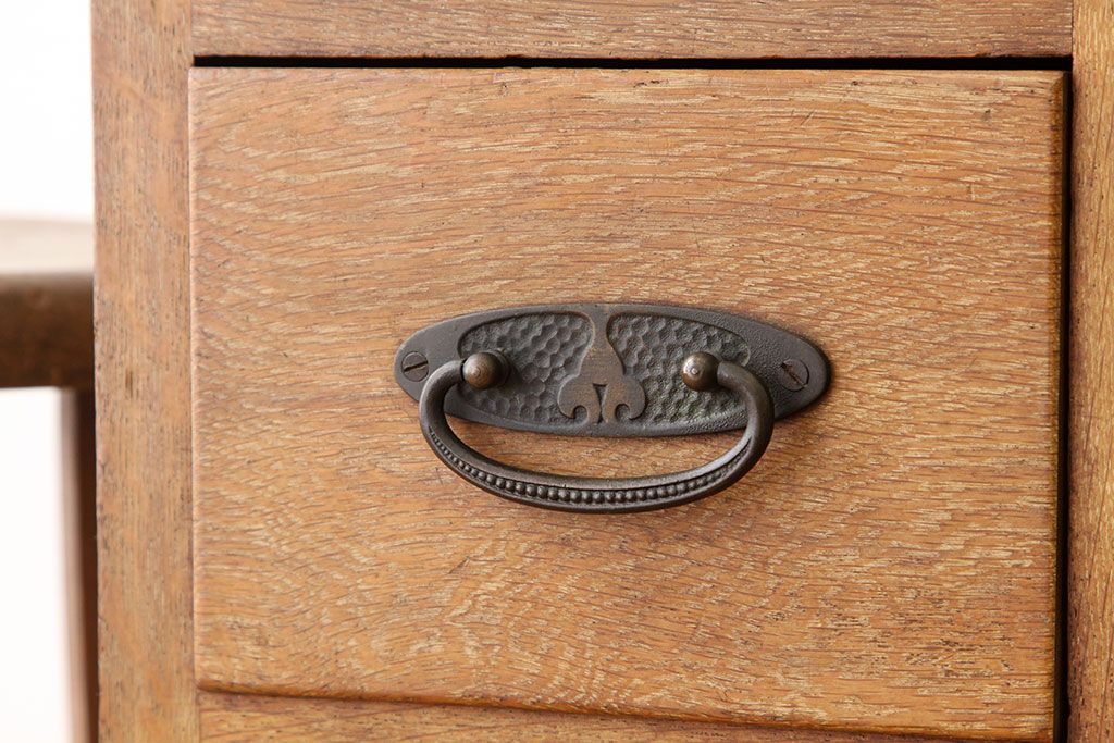 アンティーク家具　大正ロマン　特別注文造りナラ材の重厚なワードローブ(洋服タンス)チェスト