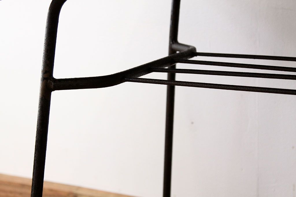 アンティーク家具　アンティーク　天板無垢板の鉄脚テーブル(1)