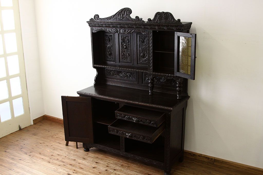 イギリスアンティーク 中古　海外輸入品　オーク材カービングキャビネット(カップボード、サイドボード)