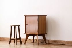 ヴィンテージ家具　北欧ビンテージ1960年代スモールキャビネット(収納棚)ミッドセンチュリー