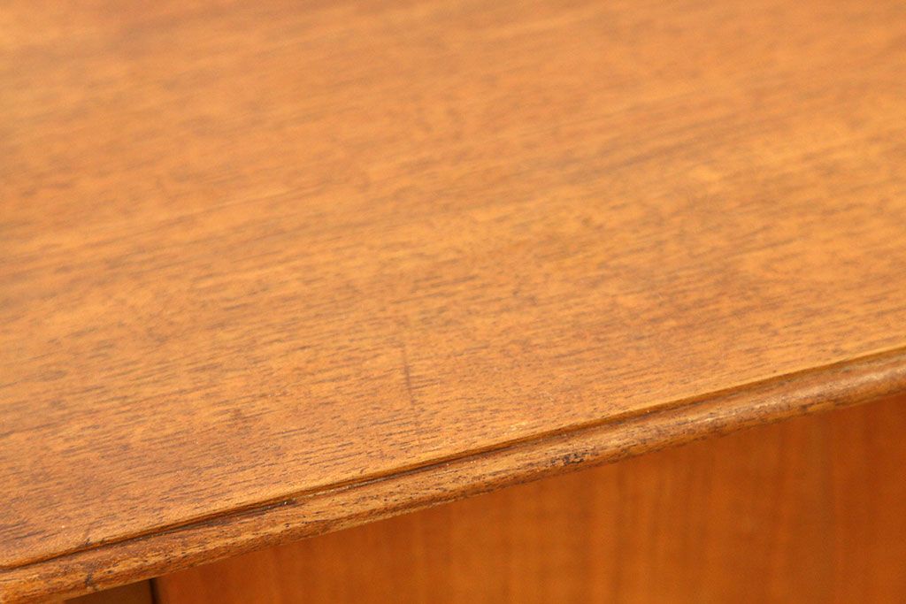 ヴィンテージ家具　北欧ビンテージ1960年代スモールキャビネット(収納棚)ミッドセンチュリー