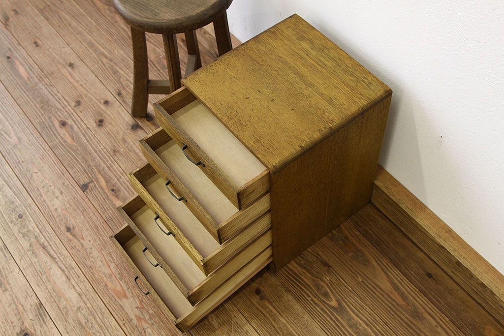 レトロ家具　昭和レトロ　古い木のシンプルな4杯小引き出し(アンティーク)