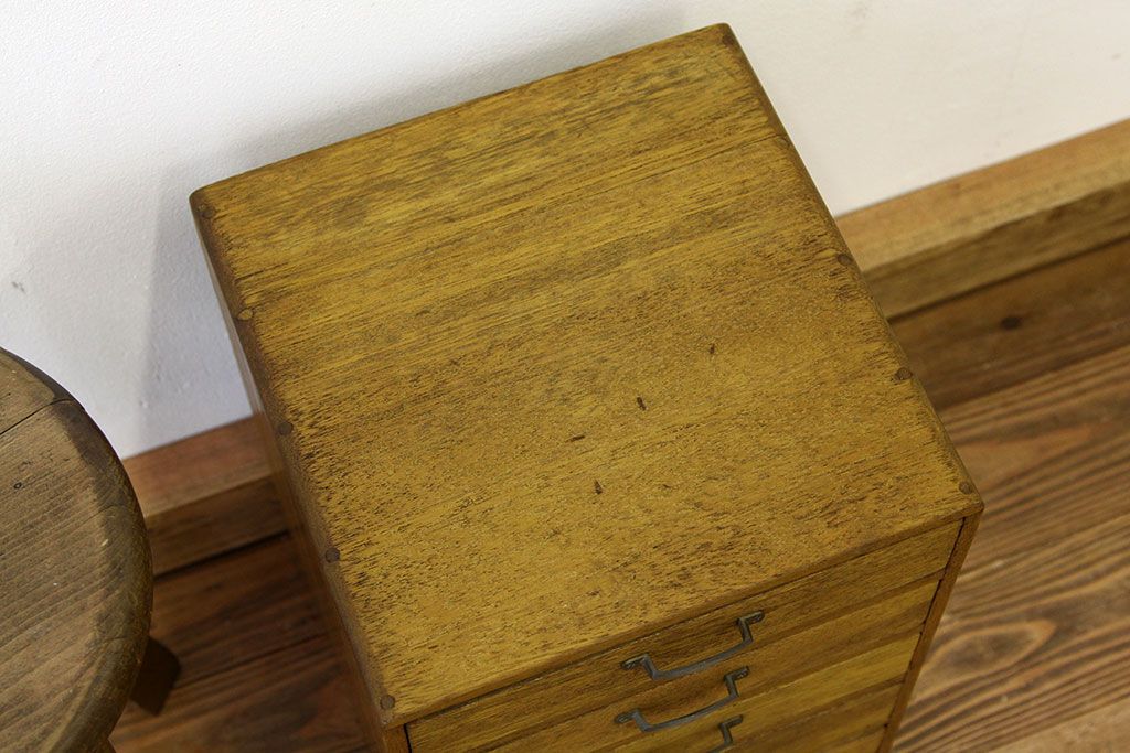 レトロ家具　昭和レトロ　古い木のシンプルな4杯小引き出し(アンティーク)