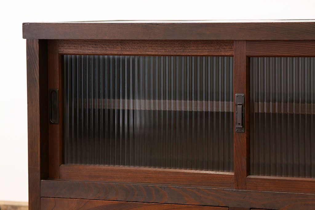 レトロ家具　アンティーク　モールガラス入りレトロな収納棚(ローボード)
