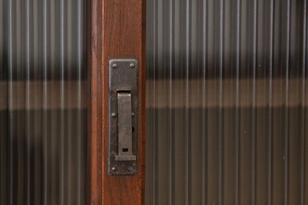 レトロ家具　アンティーク　モールガラス入りレトロな収納棚(ローボード)