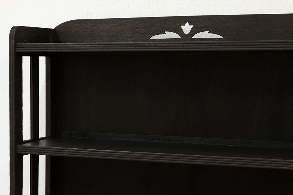 レトロ家具　★昭和レトロ　シックな透かし彫りデザイン本棚(飾り棚)