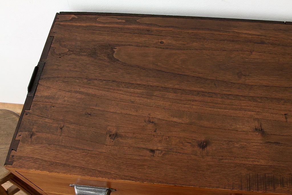 アンティーク家具　アンティーク　鉄脚付き3杯引き出しローチェスト(箪笥・ローボード)