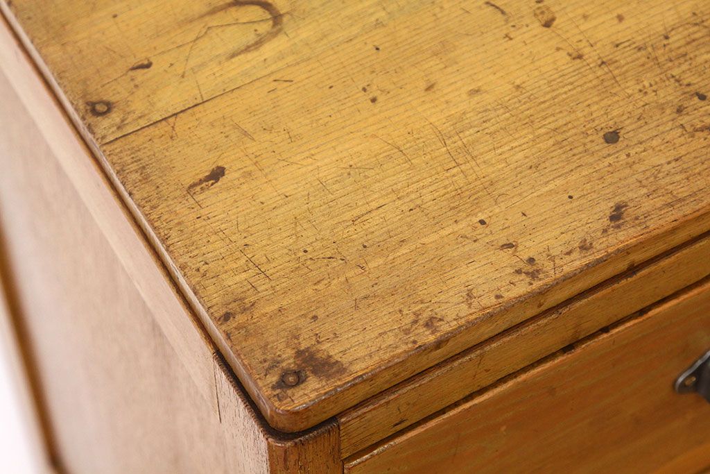 レトロ家具　昭和レトロ　シックなナラ材のアンティークチェスト(タンス・たんす・ドロワー)