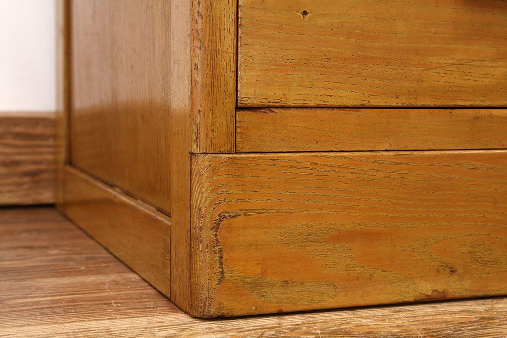 レトロ家具　昭和レトロ　シックなナラ材のアンティークチェスト(タンス・たんす・ドロワー)