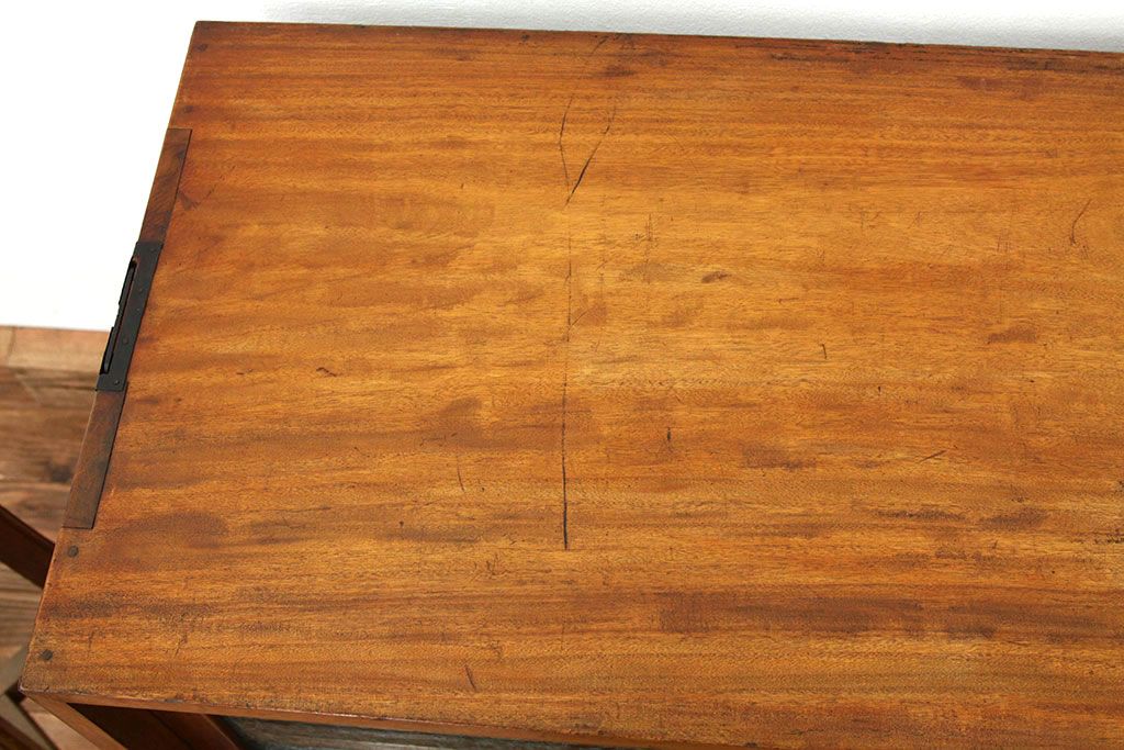 レトロ家具　昭和レトロ　鉄脚付きのシックな無垢材ローボード(時代箪笥・たんす)