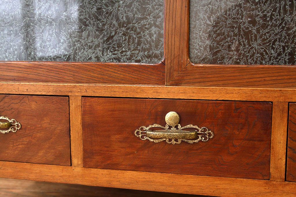 レトロ家具　昭和レトロ　鉄脚付きのシックな無垢材ローボード(時代箪笥・たんす)