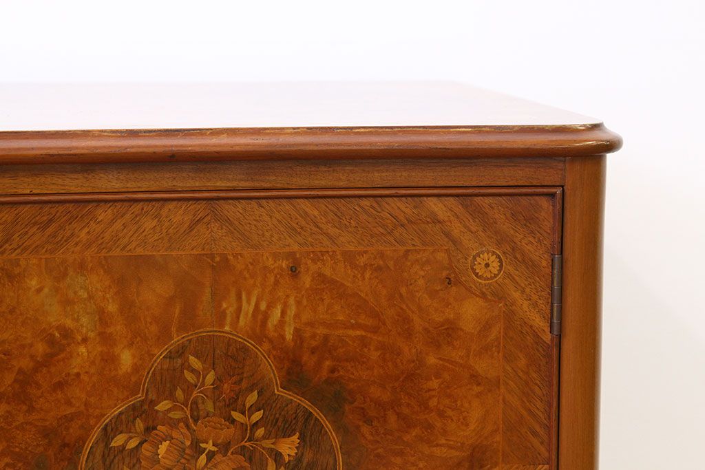 中古イタリア製象嵌入りサイドボード(猫脚)