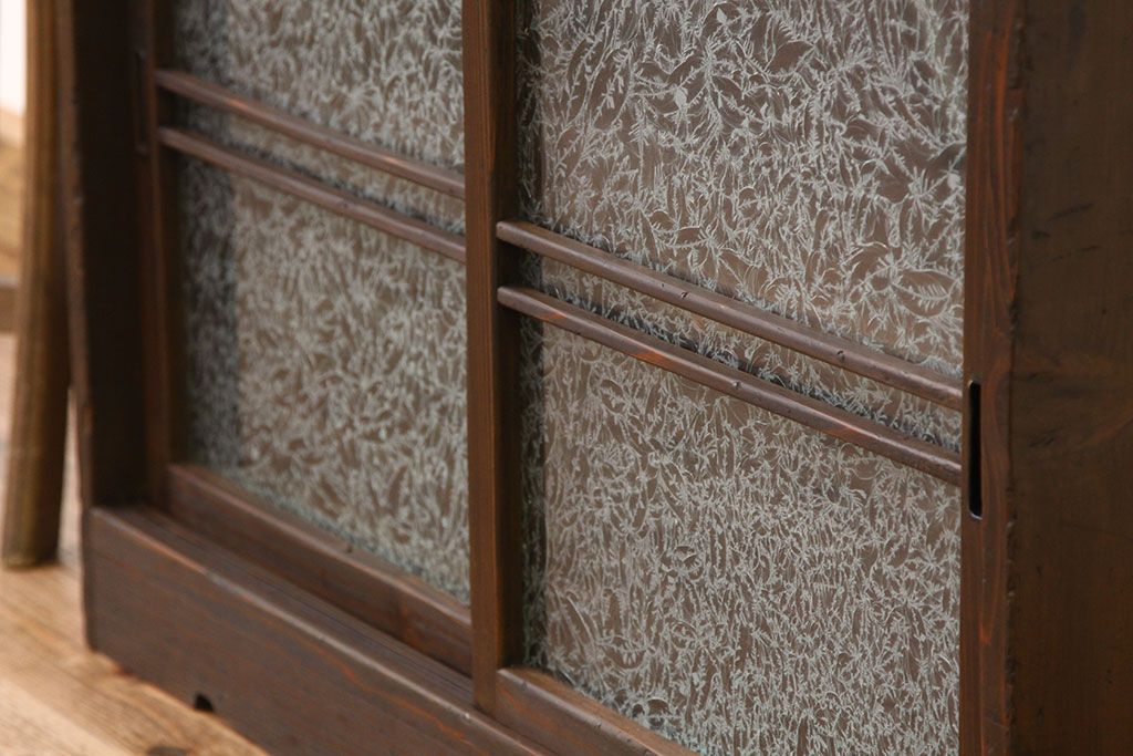 レトロ家具　昭和レトロ　古い木の結霜ガラス入り大型収納棚(下駄箱)