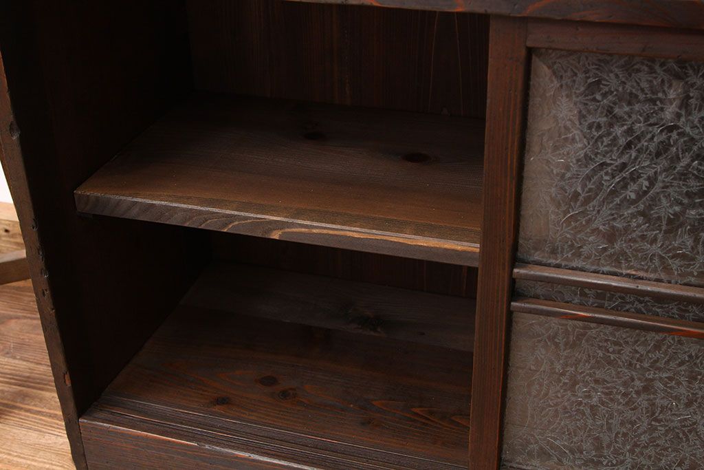 レトロ家具　昭和レトロ　古い木の結霜ガラス入り大型収納棚(下駄箱)