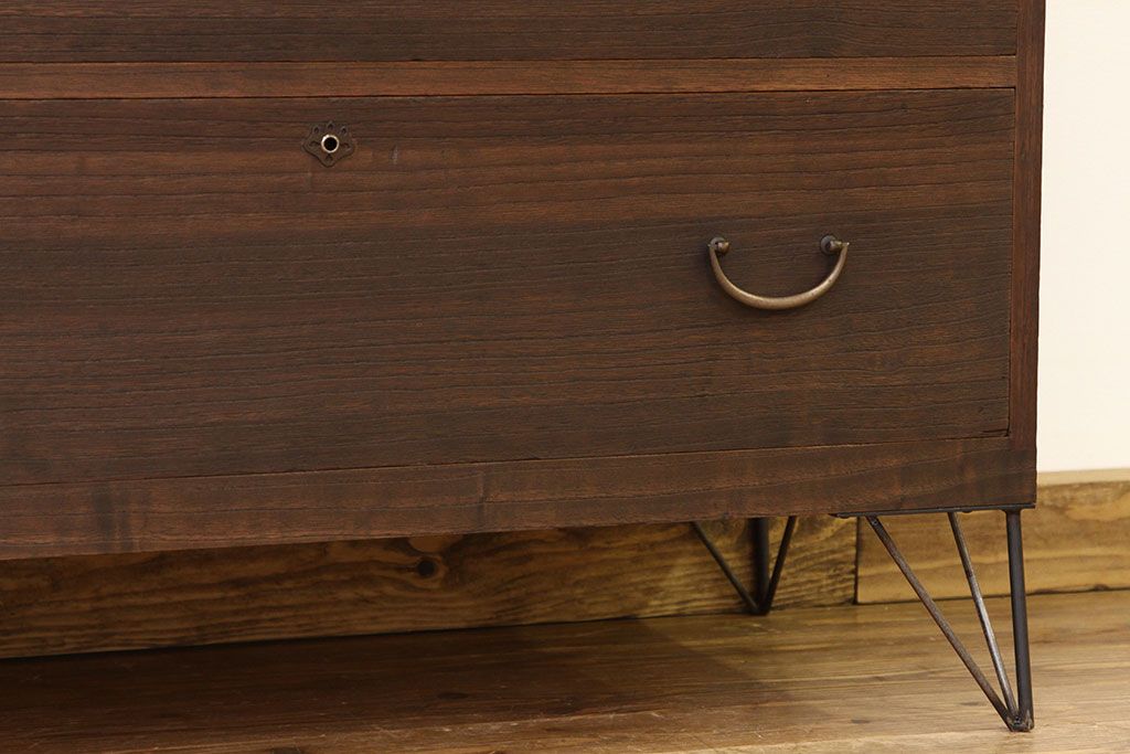 アンティーク家具　☆アンティーク　古い桐材鉄脚付き　5丁引き出し重ねチェスト(箪笥アイアン、桐箪笥、桐たんす)