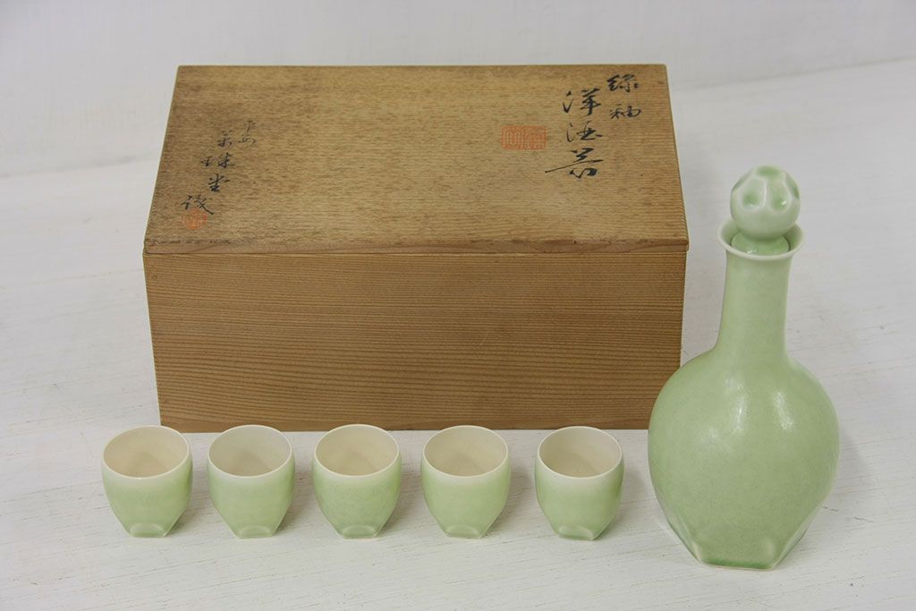 アンティーク雑貨　○古い萬珠堂・緑釉酒器