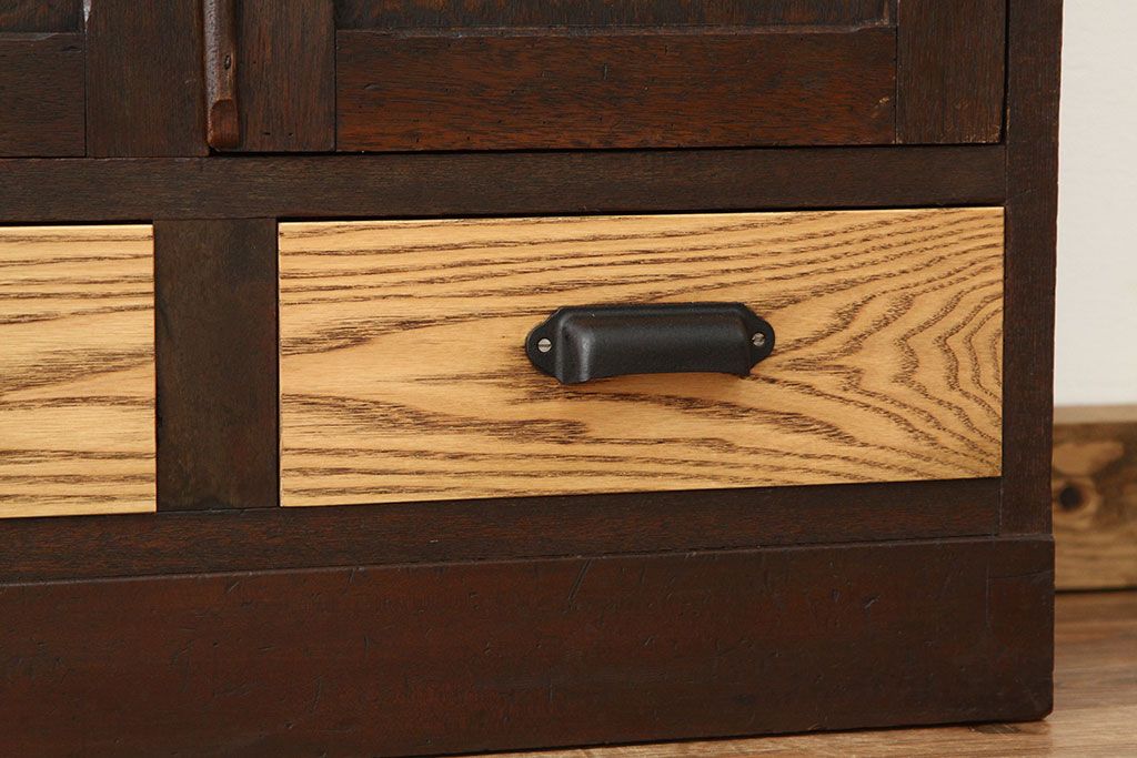 アンティーク家具　アンティーク　結霜ガラス入りシックな本箱(ブックケース)