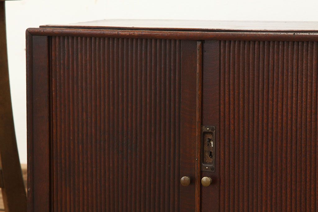 アンティーク家具　アンティーク　シャッター扉の造りの良いナラ材書類棚(収納棚蛇腹)