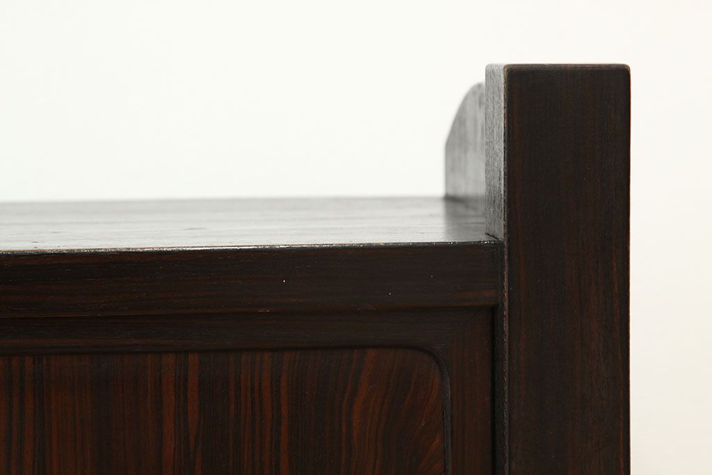 アンティーク家具　古民具・骨董　小ぶりな縞黒檀前板のシックな置床(収納棚・ローボード)