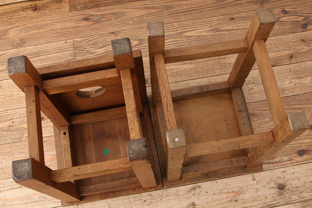 レトロ家具　昭和レトロ　古い学校の無垢材角スツール2脚セット?