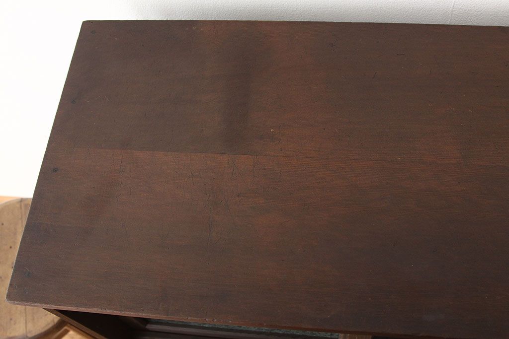 レトロ家具　昭和レトロ　シックで小ぶりな結霜ガラス入り収納棚(下駄箱)