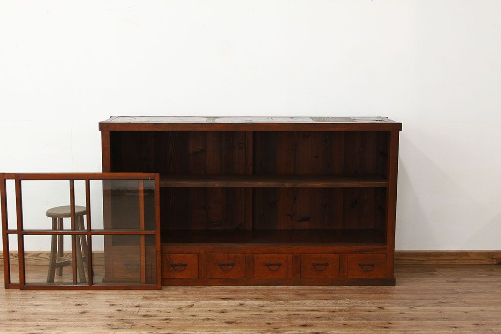 レトロ家具　昭和レトロ　古い木の6杯引き出し収納棚(サイドボード)