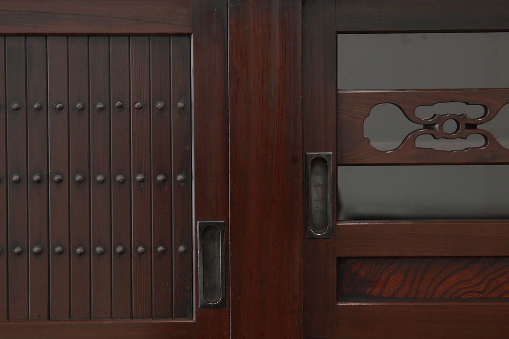 アンティーク家具　古民具・骨董　古い木の重厚な上下一間水屋箪笥(食器棚)
