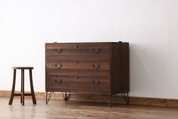 アンティーク家具　アンティーク　古い桐材の鉄脚付きローチェスト?