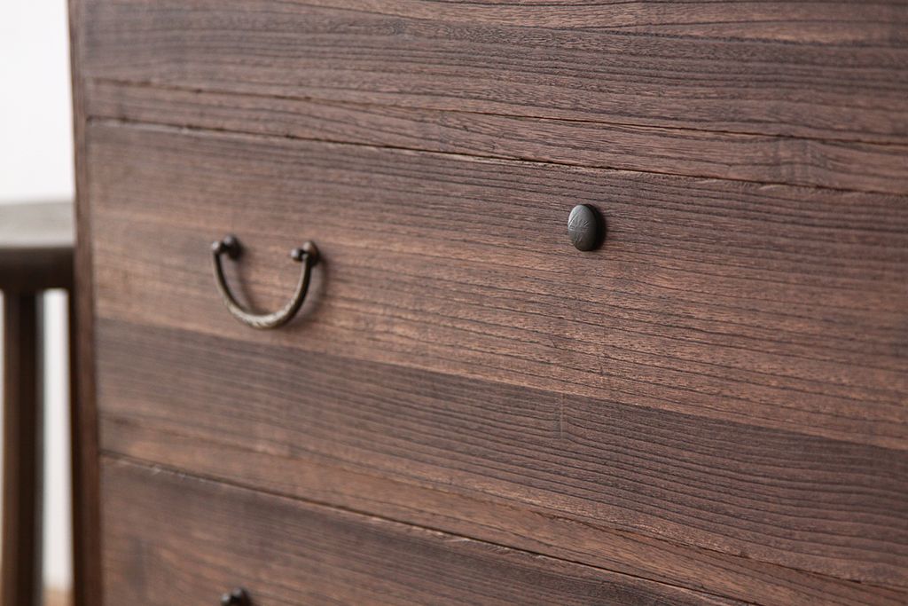 アンティーク家具　アンティーク　古い桐材の鉄脚付きローチェスト?