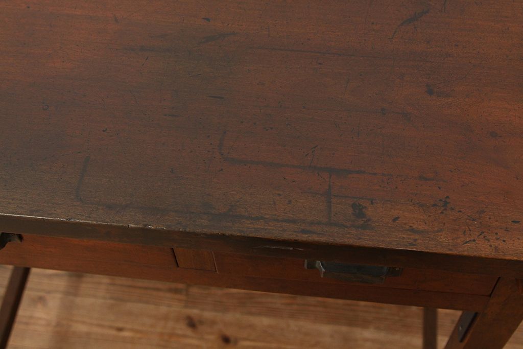 アンティーク家具　アンティーク　古い木のシンプルな平机(テーブル)