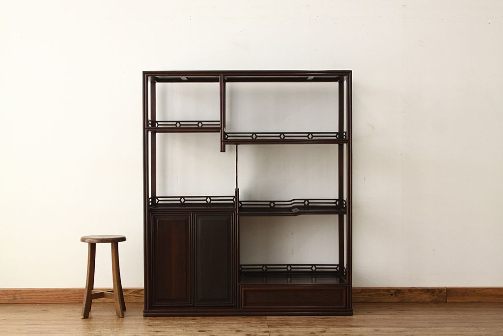 アンティーク家具　アンティーク　素敵な雰囲気!上品な唐木飾り棚(茶棚)