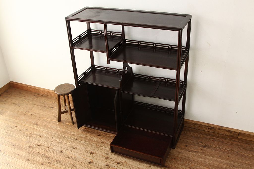 アンティーク家具　アンティーク　素敵な雰囲気!上品な唐木飾り棚(茶棚)