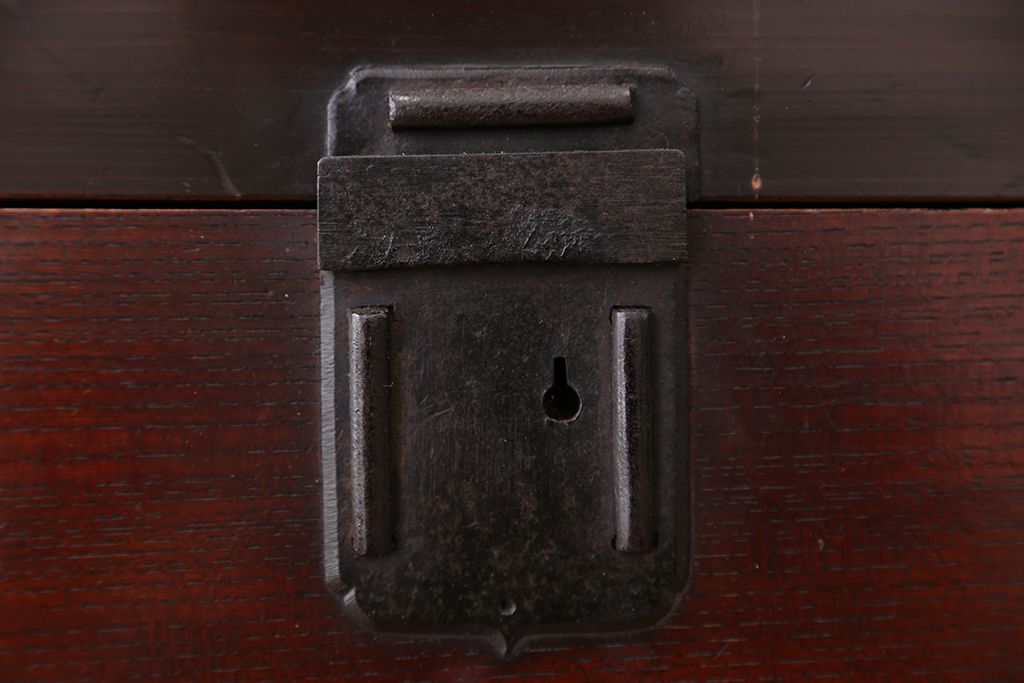 アンティーク家具　古民具・骨董　モダンデザインの大きな収納箪笥(水屋箪笥)