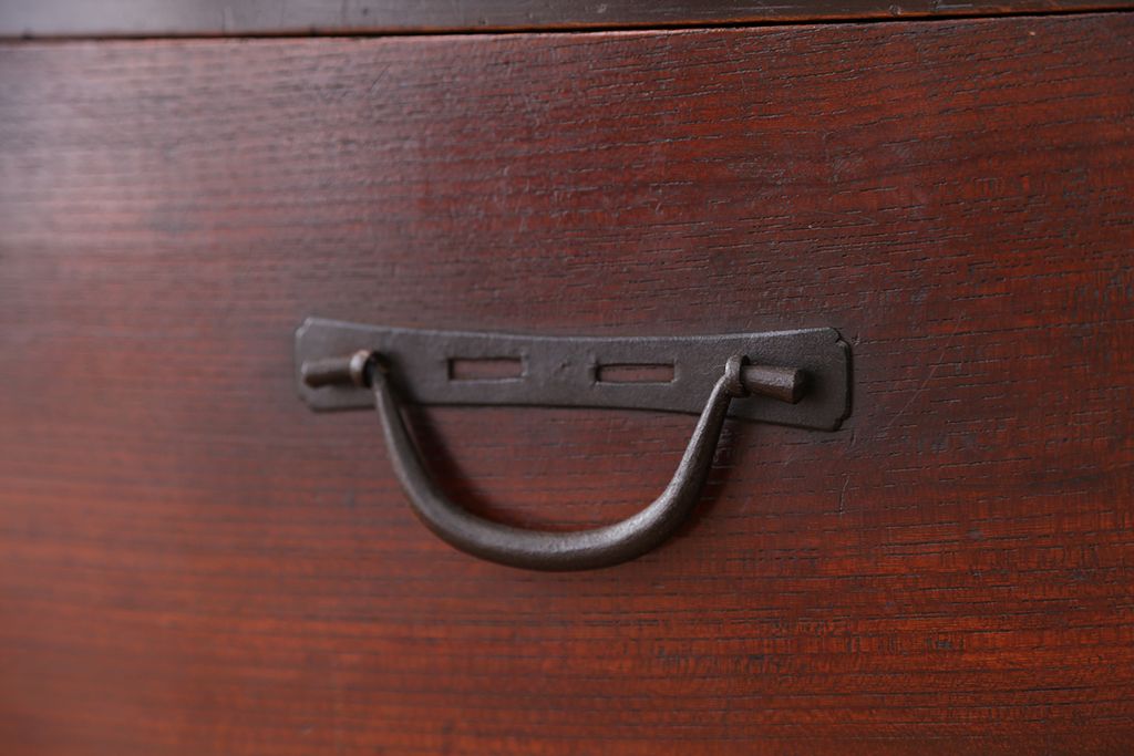 アンティーク家具　古民具・骨董　モダンデザインの大きな収納箪笥(水屋箪笥)