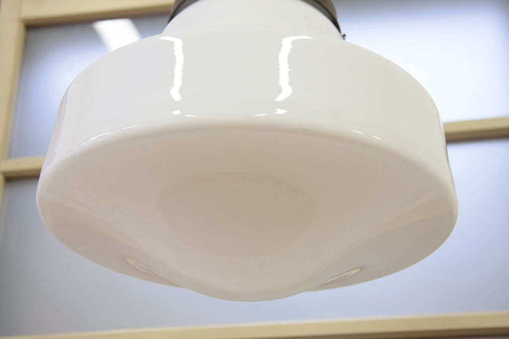 アンティーク　古い乳白ガラスの吊り下げ照明(電笠)